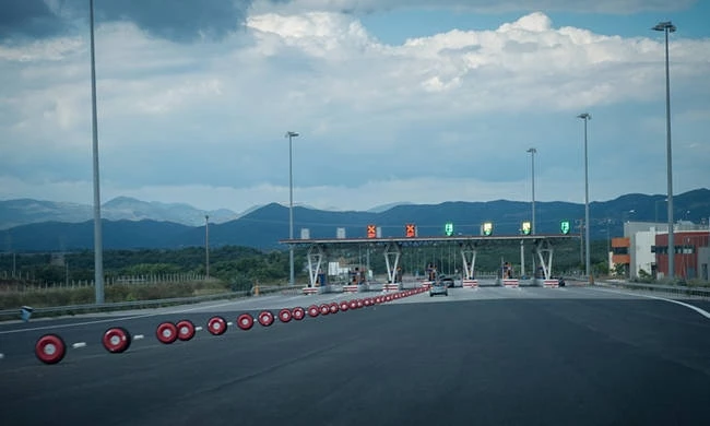 Αυξήσεις – «φωτιά» στα διόδια από σήμερα: Δείτε πόσα θα πληρώνουμε ανά σταθμό